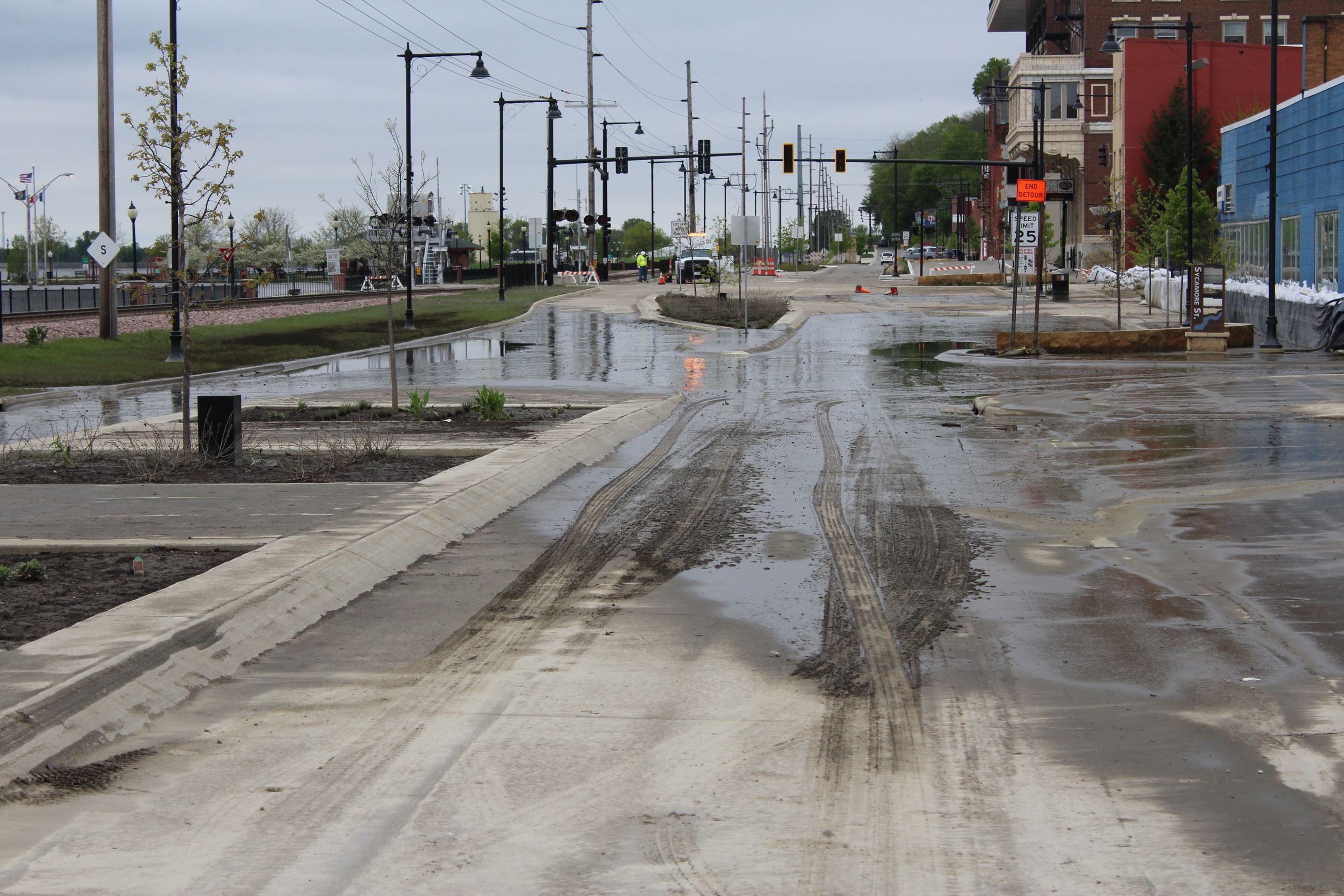 050919 Sycamore Street intersection aftermath 002