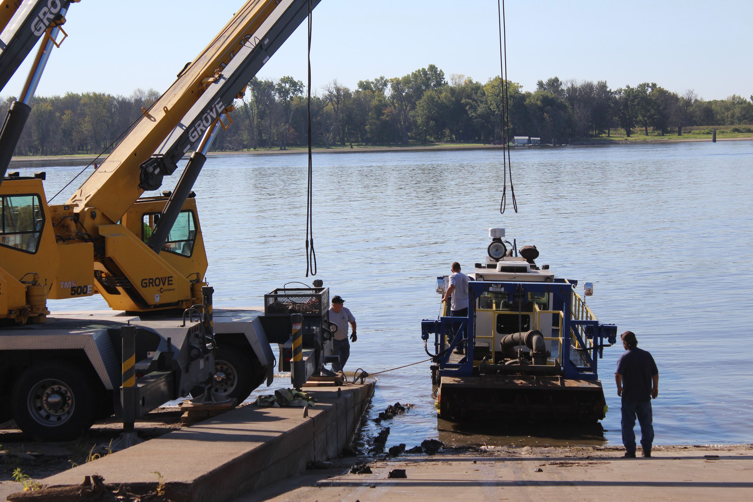 082120 Dredge launch 003 (JPG)