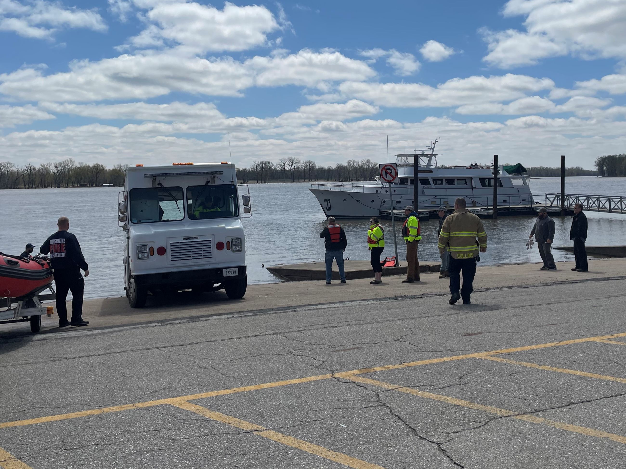 041421 Sinking Boat 001 (JPG)