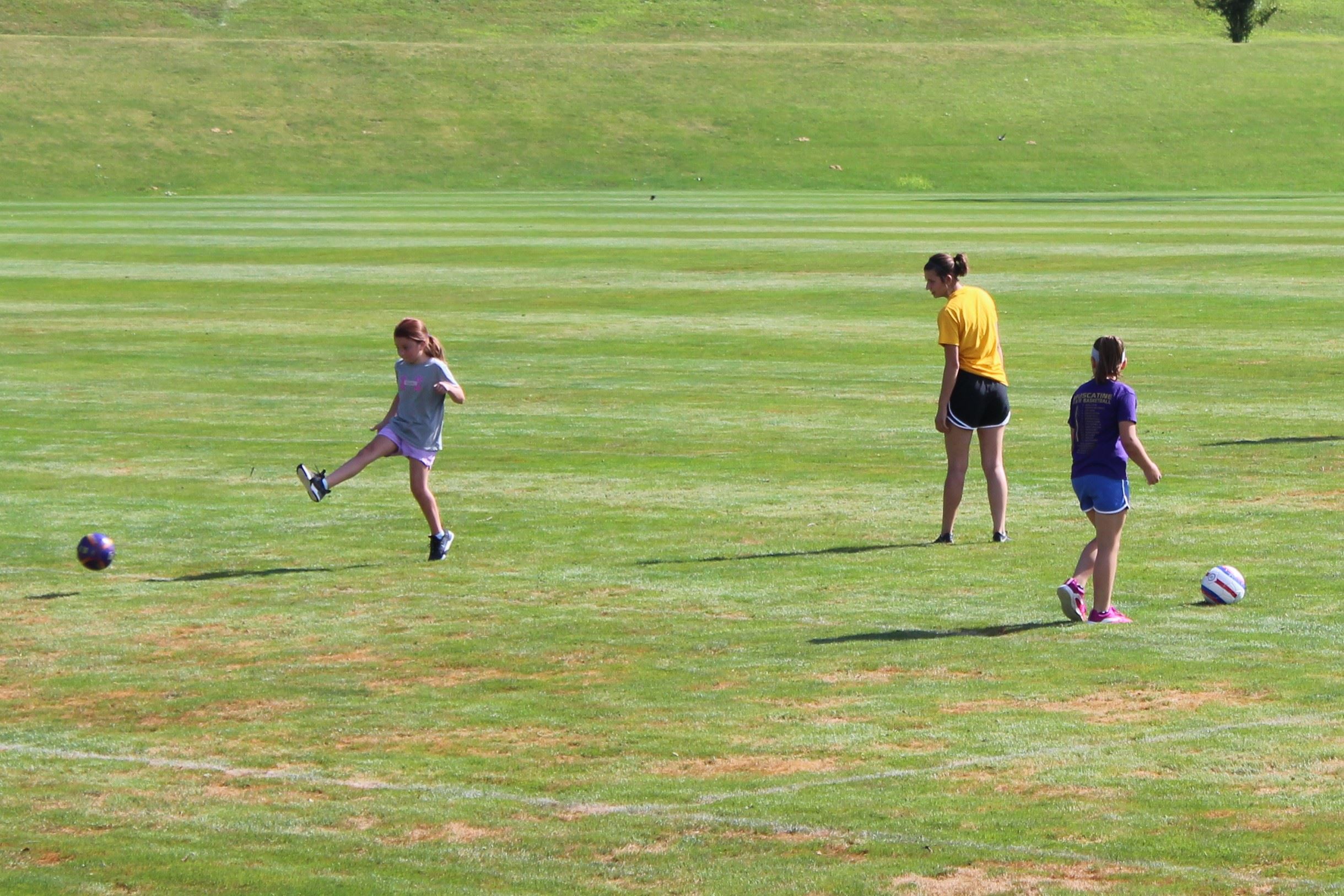 081120 Soccer Skills Camp 001 (JPG)