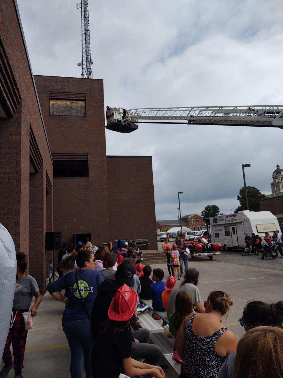 100321 Ladder Extended 01 (JPG)