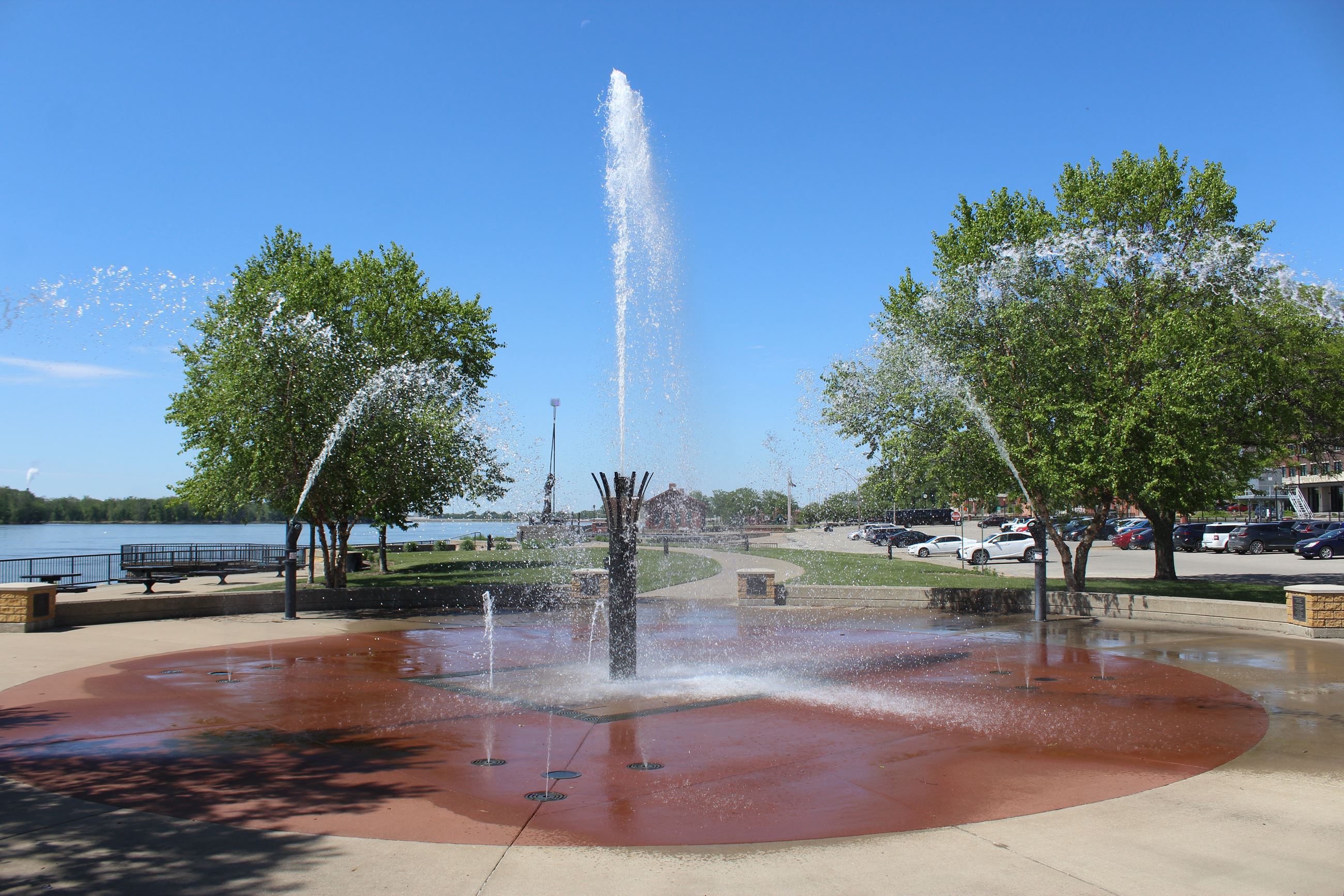 Mississippi Mist cascading jets of fun for the summer (JPG)