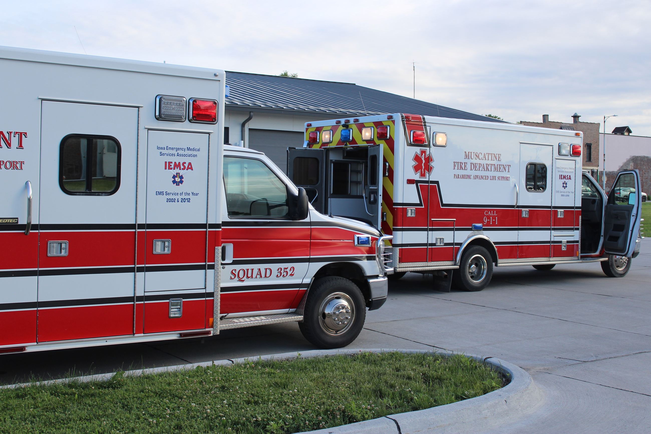 Muscatine Fire Ambulances going to Ukraine (JPG) 004