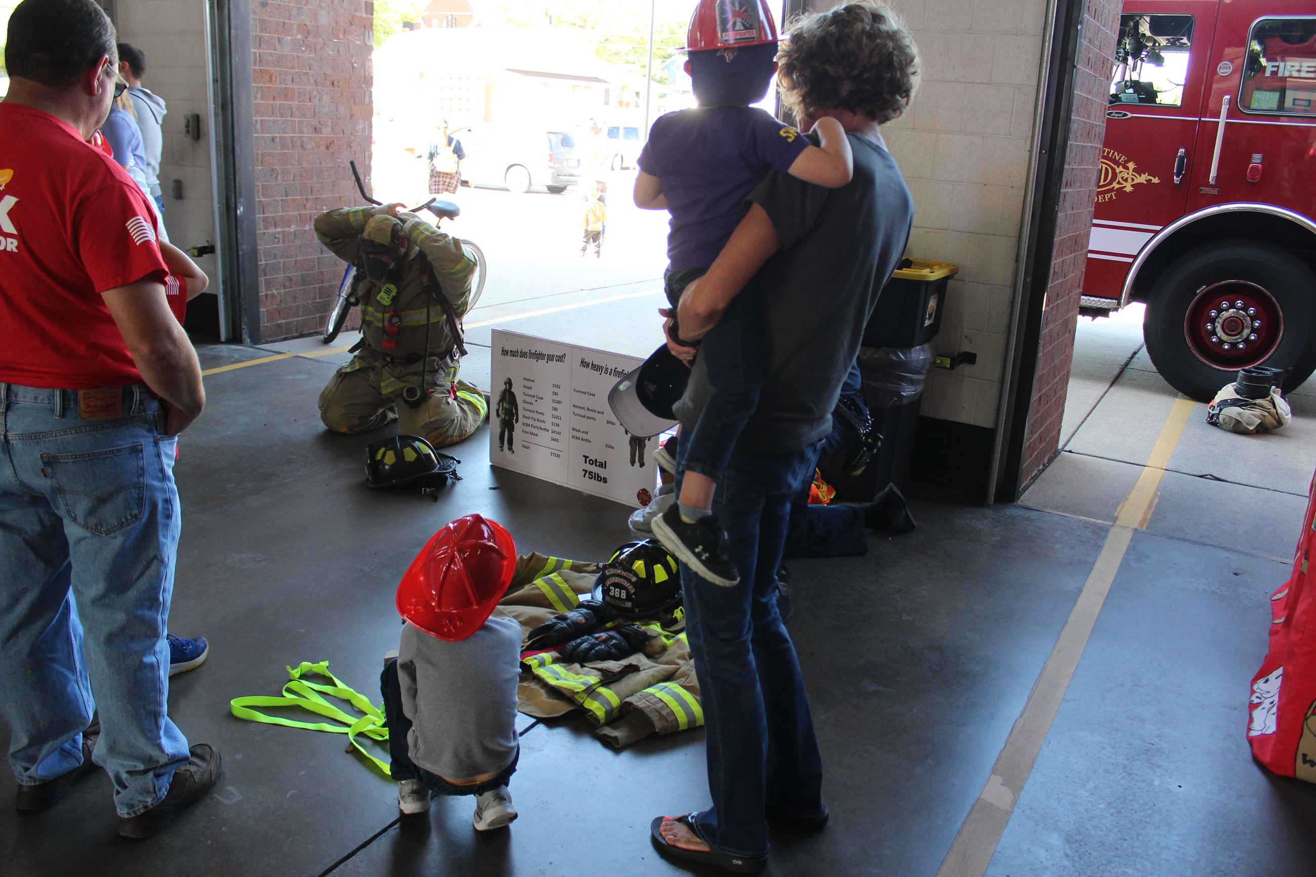 Muscatine Fire crowd PSOH October 2, 2022 (JPG)