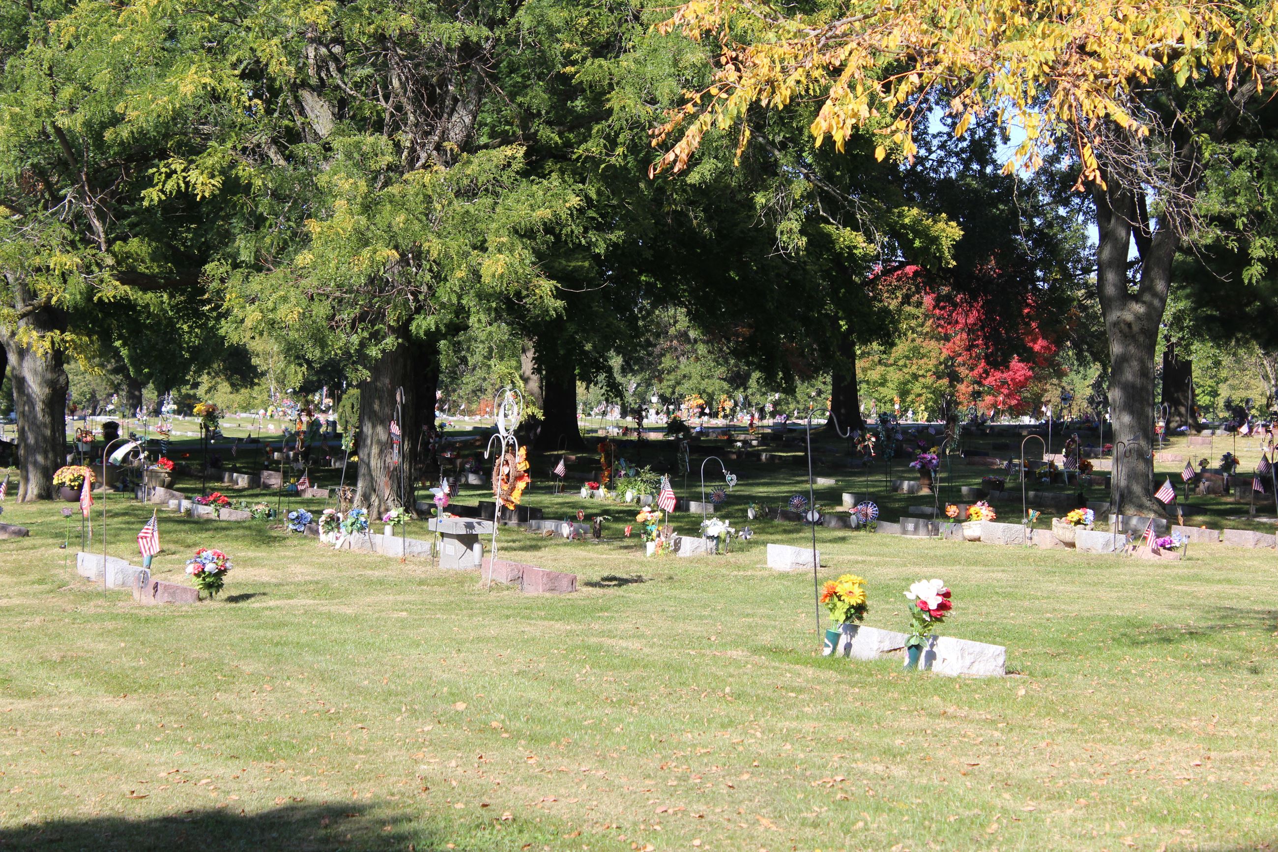Greenwood Cemetery fall cleanup underway (JPG)