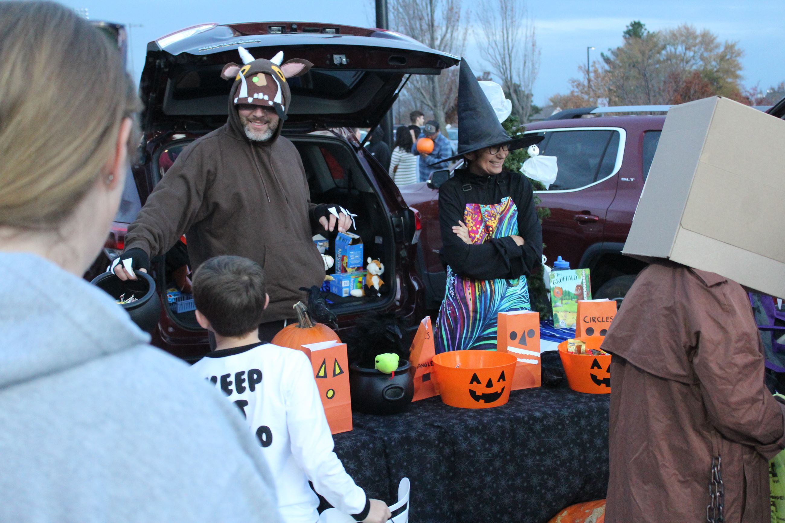 103022 City Trunk or Treat 005 Library (JPG)