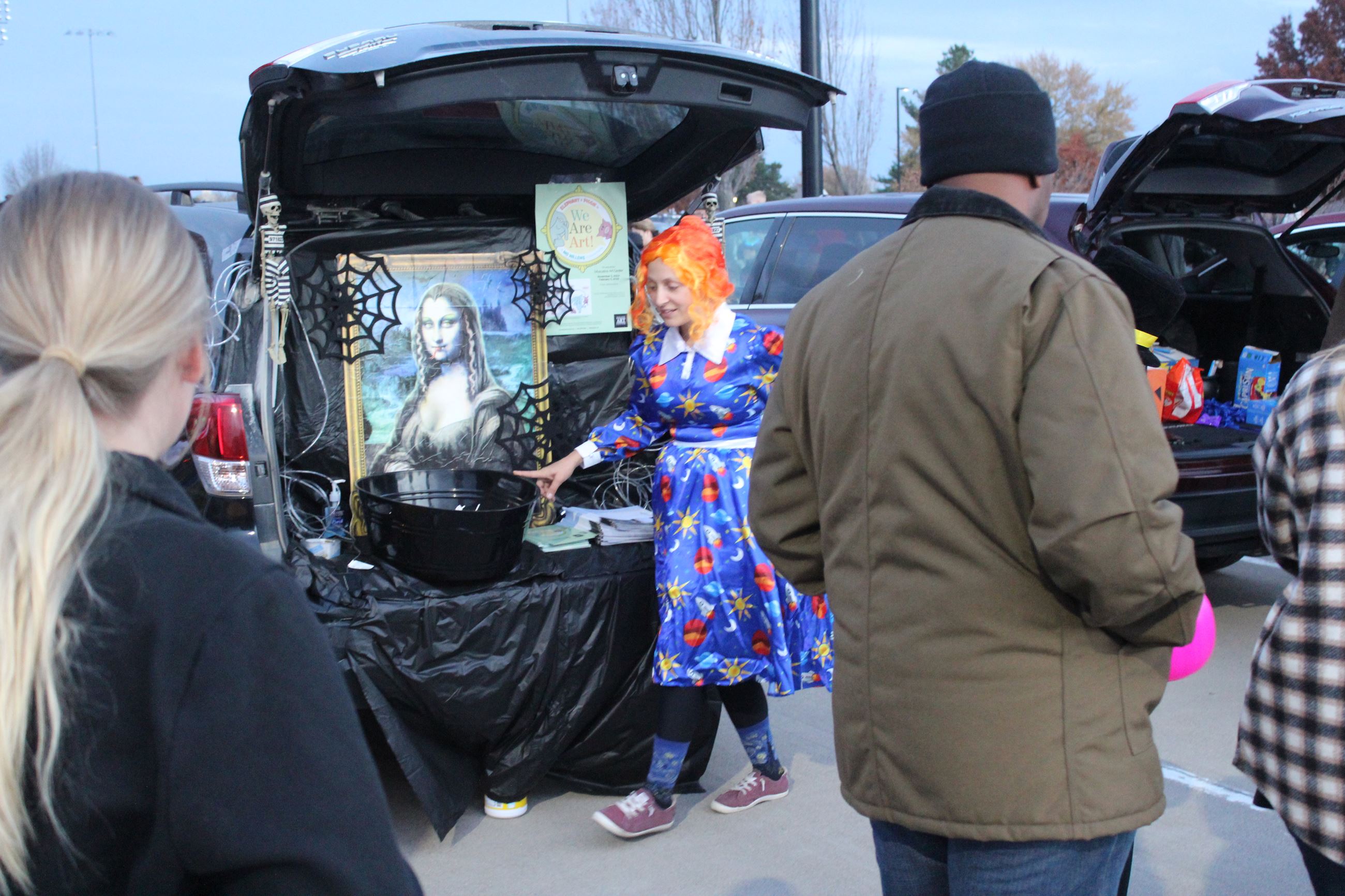 103022 City Trunk or Treat 006 Art Center (JPG)