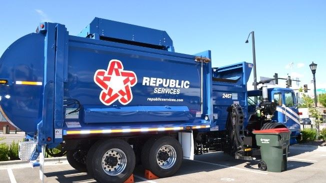 Republic Services Recycling Truck (JPG)