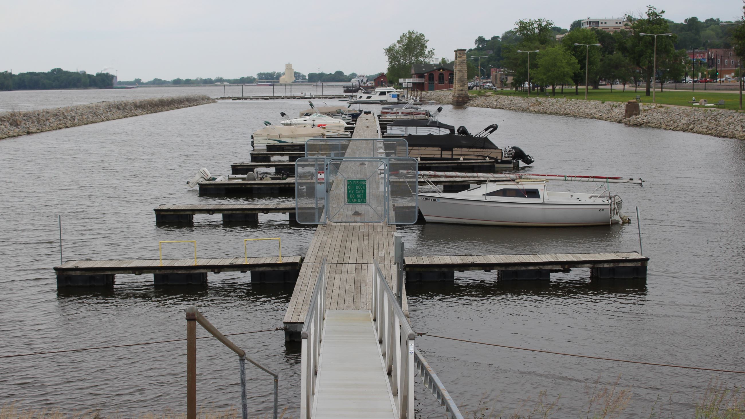Picture showing boats in Muscatine Boat Harbor (JPG) 052124