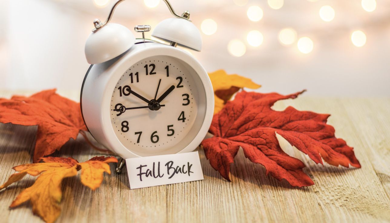Fall Back Generic graphic showing clock and sign (JPG)