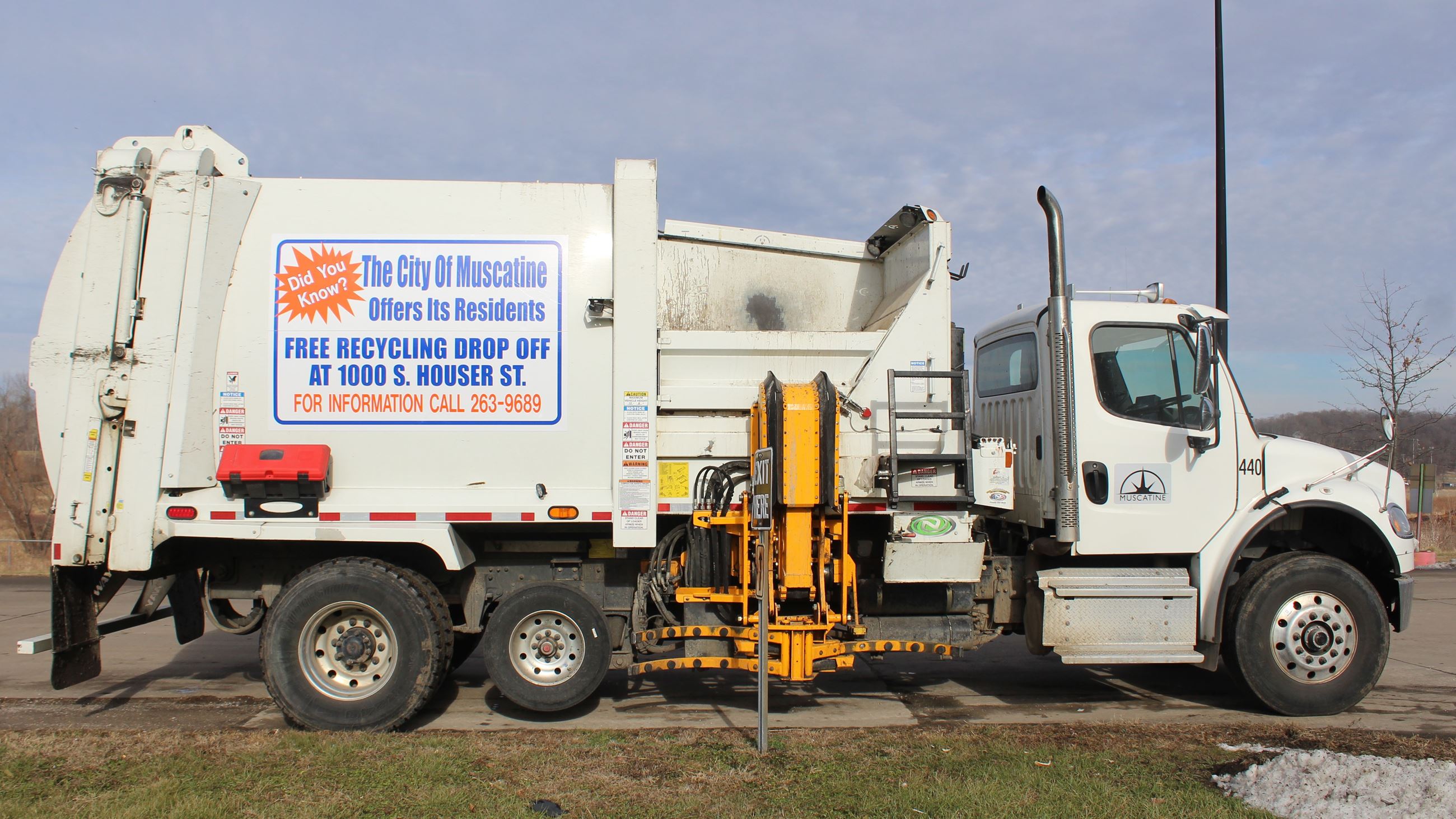 121724 Refuse Truck 101 with Message Sign