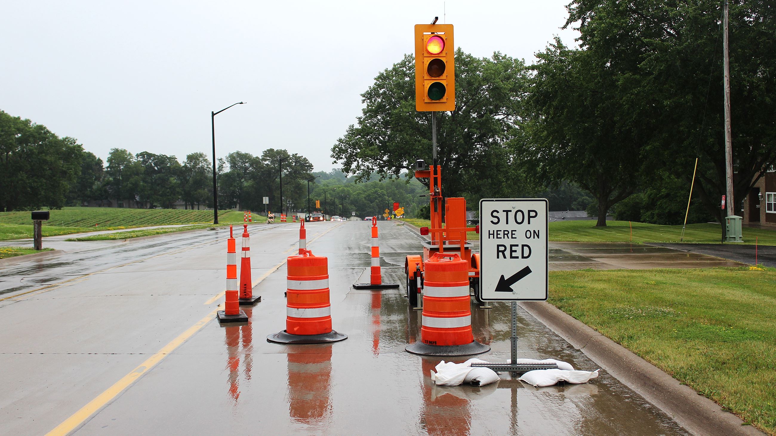 061825 Cedar Street Emergency Repair Portable Traffic Lights (JPG)