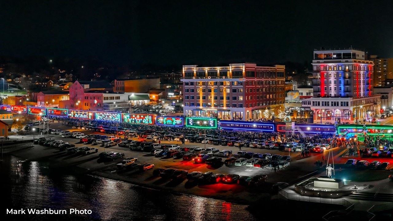 2024 Holiday Train 101 Stop in Muscatine (JPG)