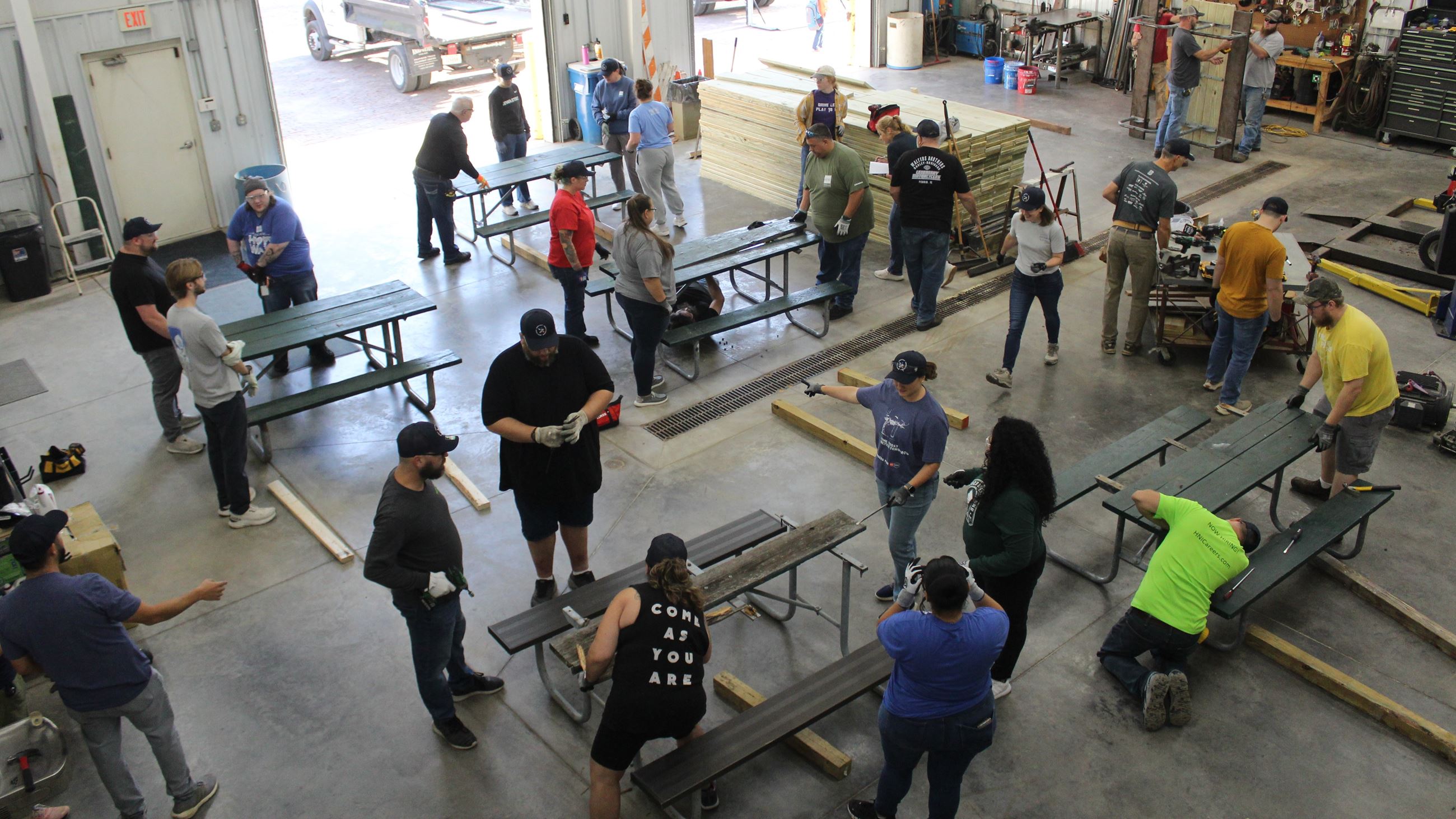 101725 HNI Volunteers 104 Picnic Table Repairs