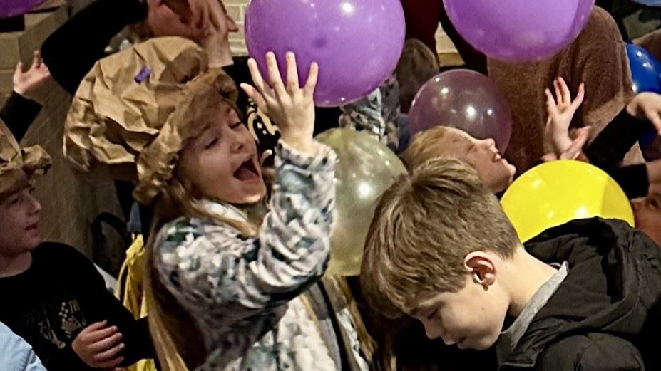 Balloon Drop at the Art Center (JPG)