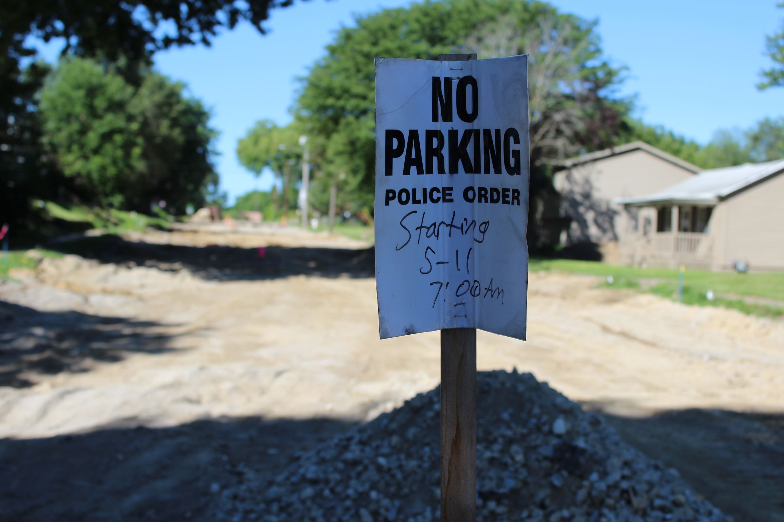072820 West Hill - No Parking SIgn on 8th Street (JPG)